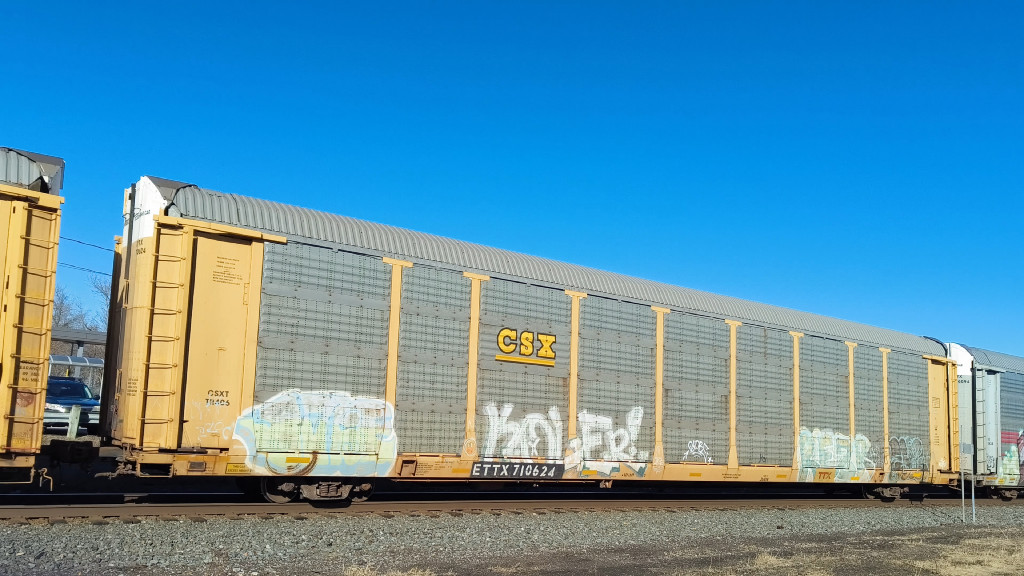 CSX T11406 (Body) ETTX 710624 (Flat)